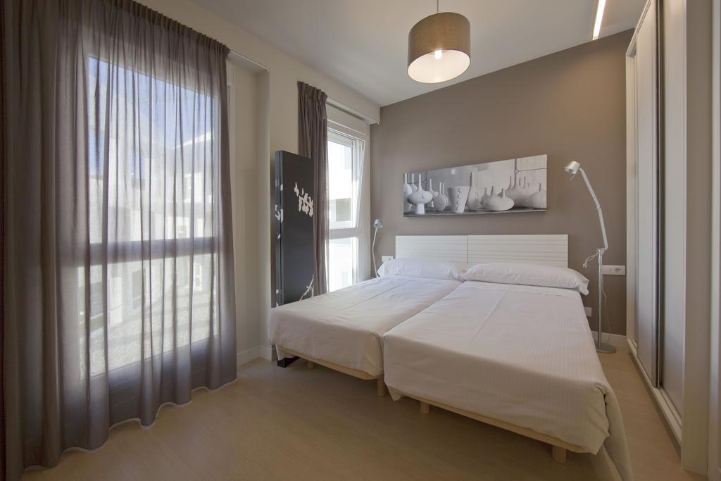 Apartamentos Irenaz Vitoria-Gasteiz Exteriör bild