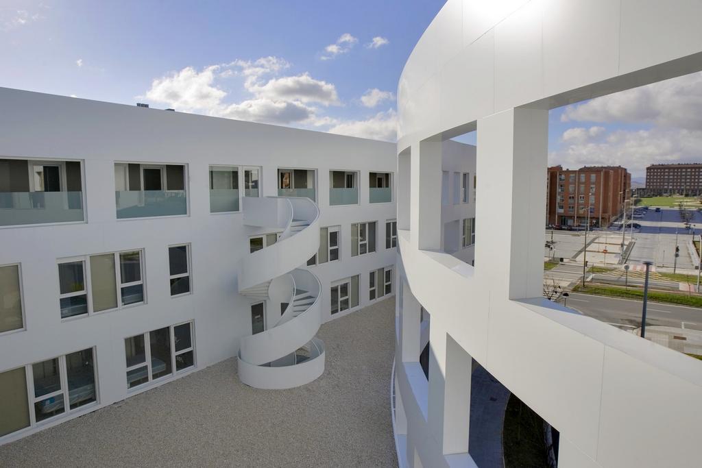 Apartamentos Irenaz Vitoria-Gasteiz Exteriör bild